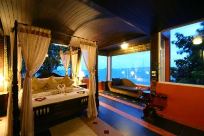 Kamer met Kingsize Bed en Zeezicht — Sea Breeze Resort - SHA Plus