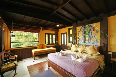 Kamer met Queensize Bed en Zeezicht — Sea Breeze Resort - SHA Plus