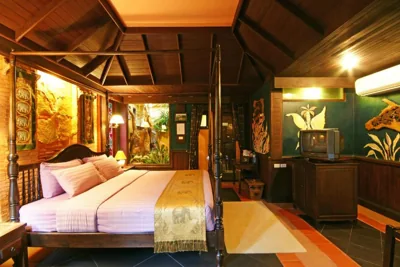 Kamer met Queensize Bed en Bubbelbad — Sea Breeze Resort - SHA Plus